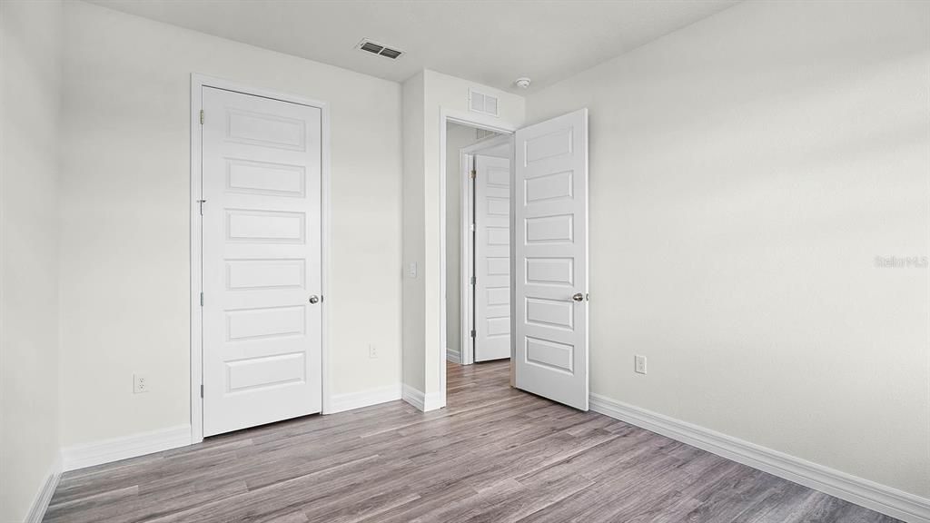 合同活跃: $462,990 (5 贝兹, 3 浴室, 2490 平方英尺)