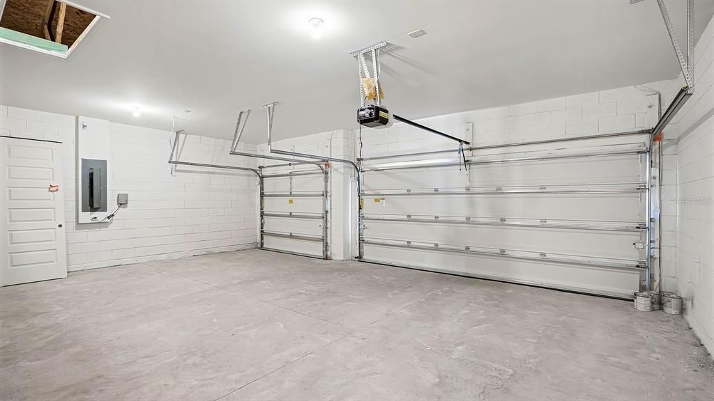 合同活跃: $462,990 (5 贝兹, 3 浴室, 2490 平方英尺)