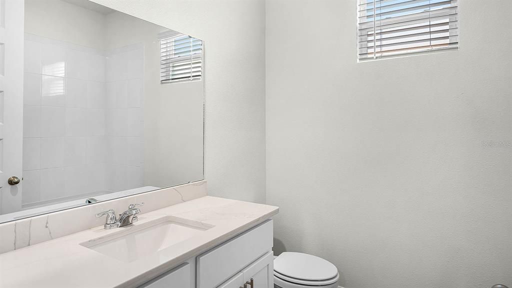 合同活跃: $462,990 (5 贝兹, 3 浴室, 2490 平方英尺)