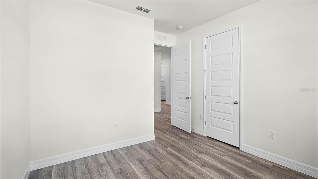 合同活跃: $462,990 (5 贝兹, 3 浴室, 2490 平方英尺)