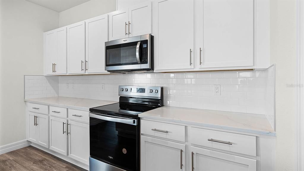 合同活跃: $462,990 (5 贝兹, 3 浴室, 2490 平方英尺)