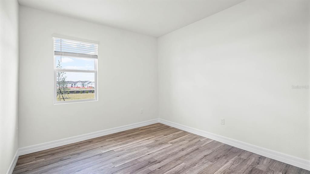 合同活跃: $462,990 (5 贝兹, 3 浴室, 2490 平方英尺)