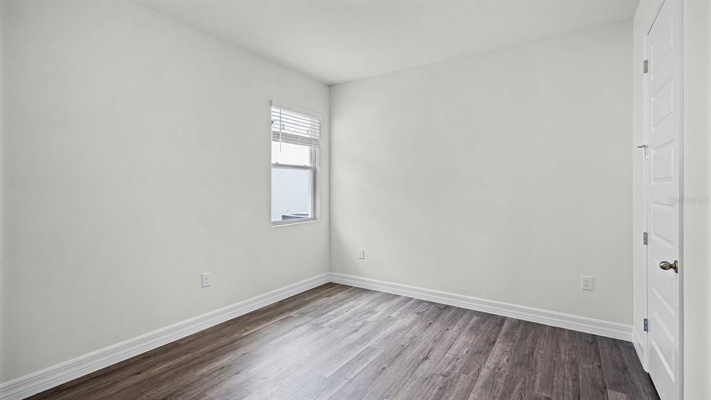 合同活跃: $462,990 (5 贝兹, 3 浴室, 2490 平方英尺)