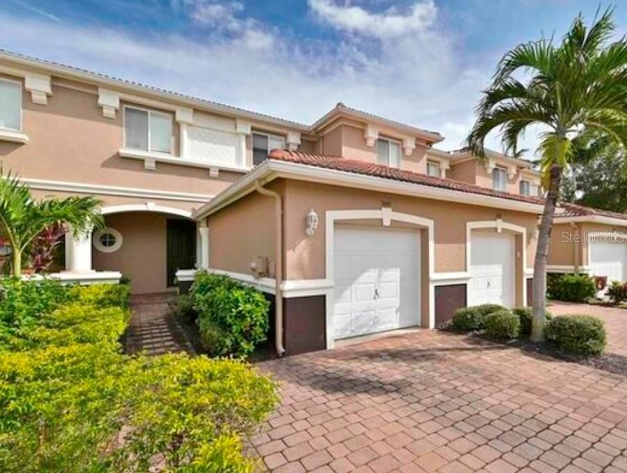 Recently Rented: $2,100 (3 beds, 2 baths, 1624 Square Feet)