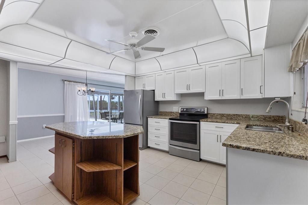 合同活跃: $675,000 (3 贝兹, 2 浴室, 1810 平方英尺)