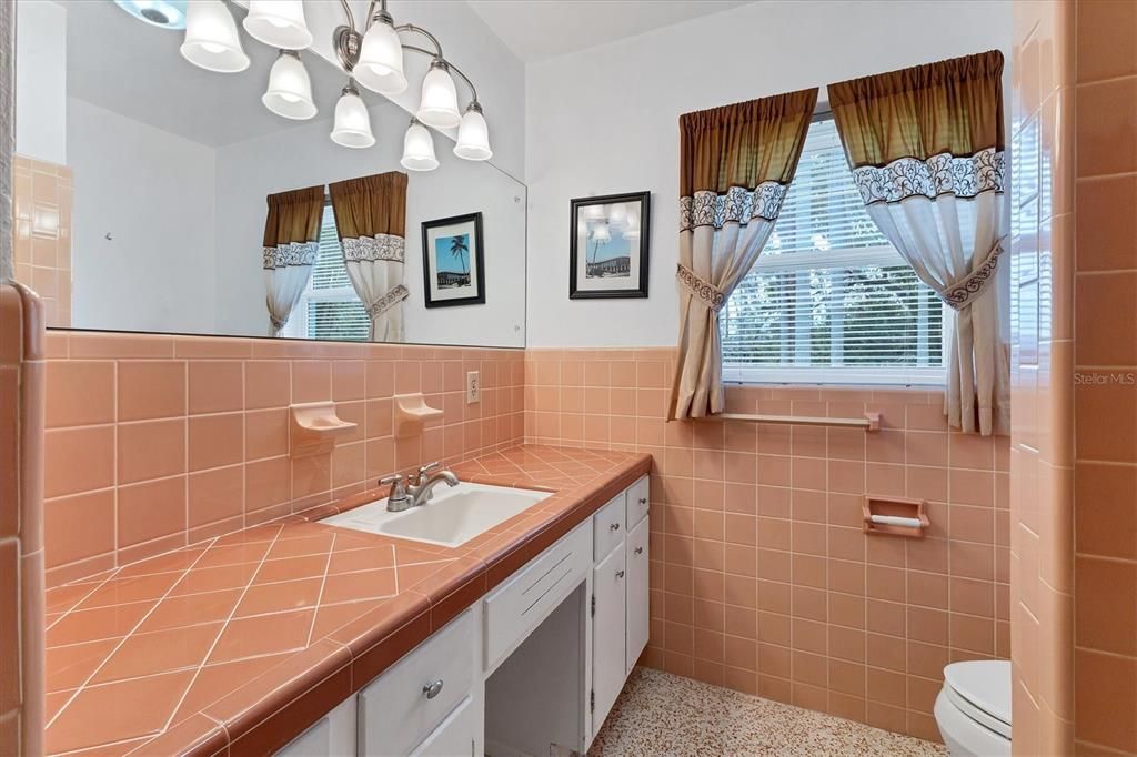 合同活跃: $675,000 (3 贝兹, 2 浴室, 1810 平方英尺)