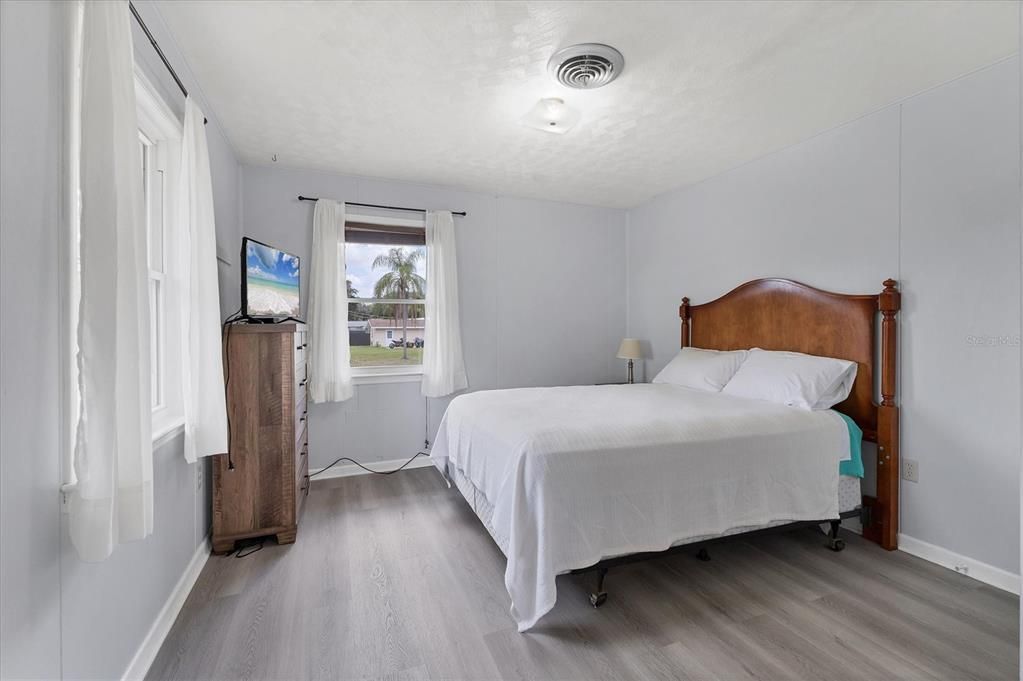 合同活跃: $675,000 (3 贝兹, 2 浴室, 1810 平方英尺)