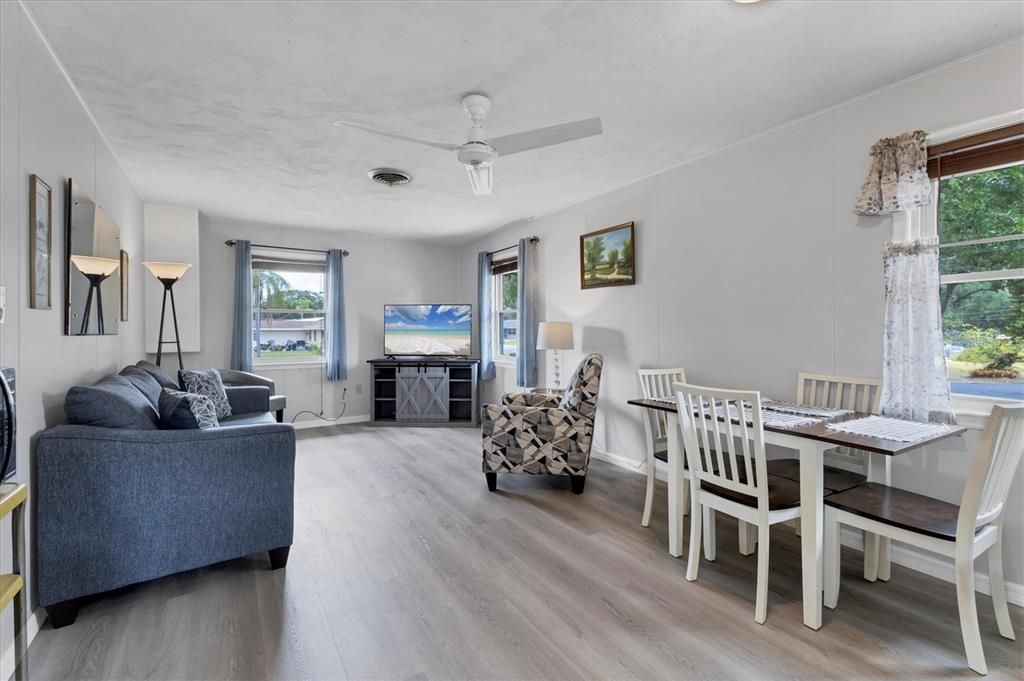 合同活跃: $675,000 (3 贝兹, 2 浴室, 1810 平方英尺)