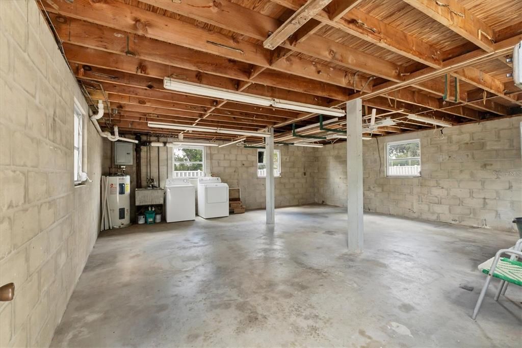 合同活跃: $675,000 (3 贝兹, 2 浴室, 1810 平方英尺)