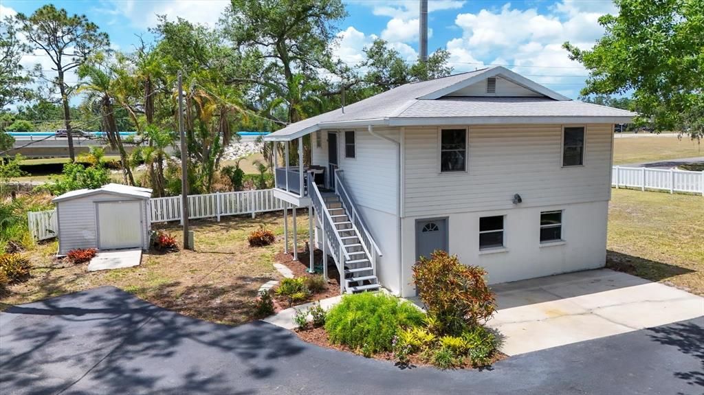 合同活跃: $675,000 (3 贝兹, 2 浴室, 1810 平方英尺)