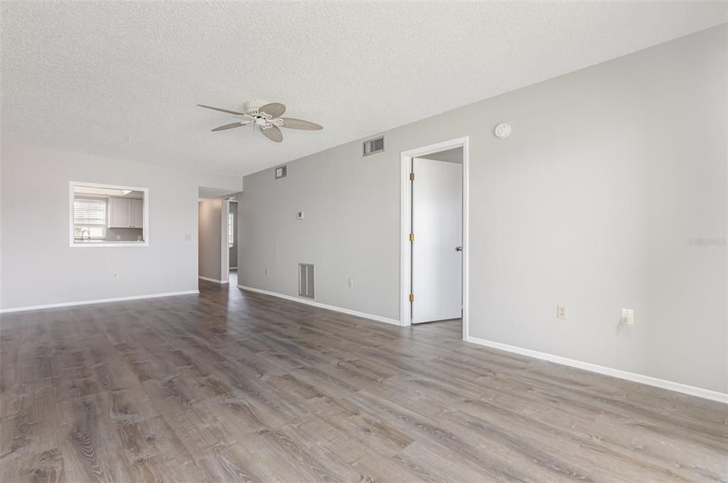 For Sale: $170,000 (2 beds, 2 baths, 1110 Square Feet)