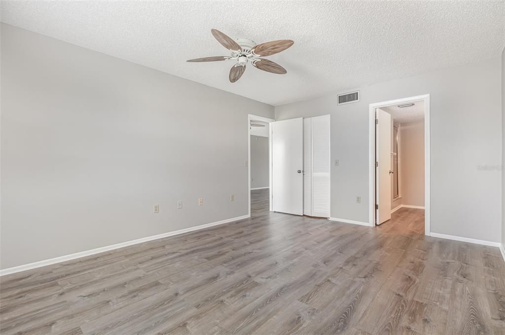 For Sale: $170,000 (2 beds, 2 baths, 1110 Square Feet)