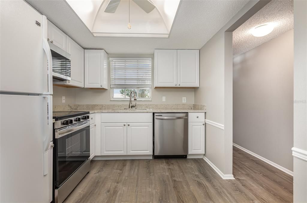 For Sale: $170,000 (2 beds, 2 baths, 1110 Square Feet)