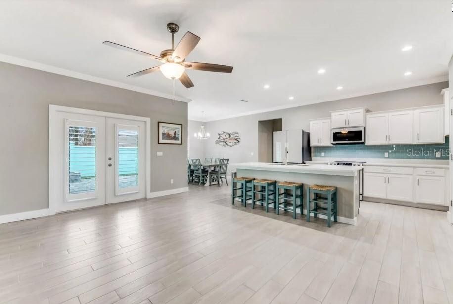 Под контрактом: $549,000 (3 спален, 2 ванн, 2191 Квадратных фут)