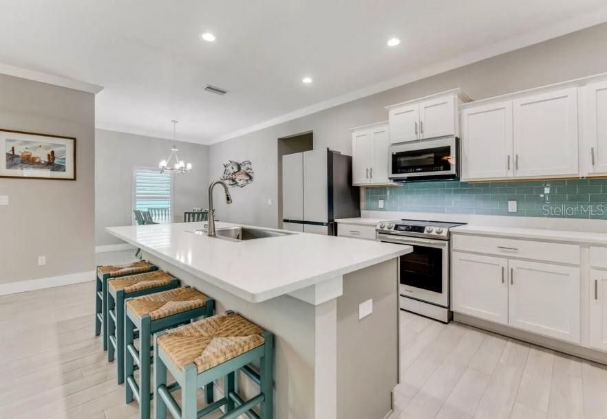 Под контрактом: $549,000 (3 спален, 2 ванн, 2191 Квадратных фут)