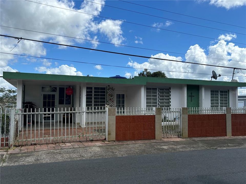 Vendido Recientemente: $169,000 (8 camas, 3 baños, 2091 Pies cuadrados)