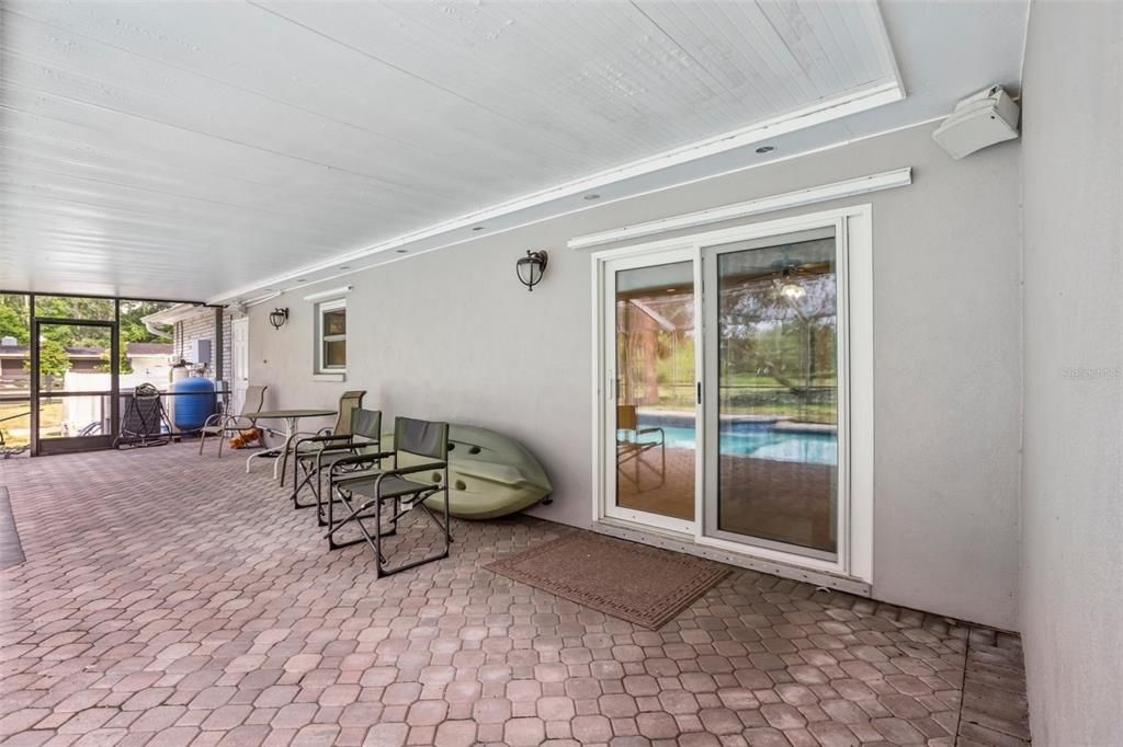 For Sale: $545,000 (3 beds, 2 baths, 1968 Square Feet)