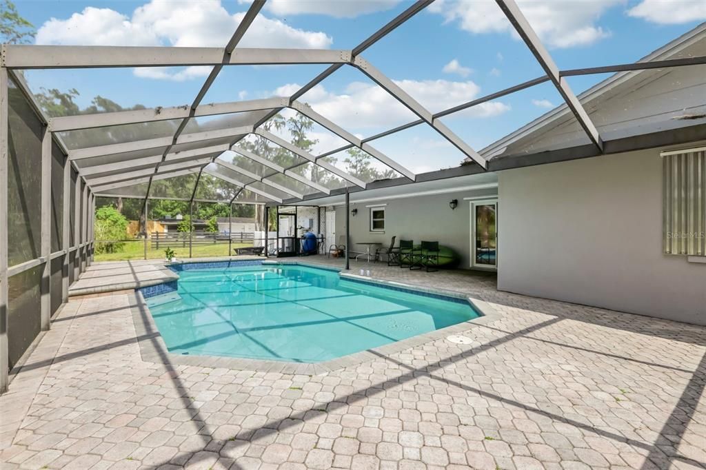 For Sale: $545,000 (3 beds, 2 baths, 1968 Square Feet)