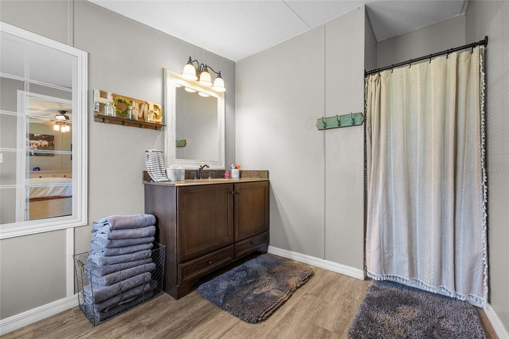 For Sale: $399,000 (3 beds, 2 baths, 1296 Square Feet)