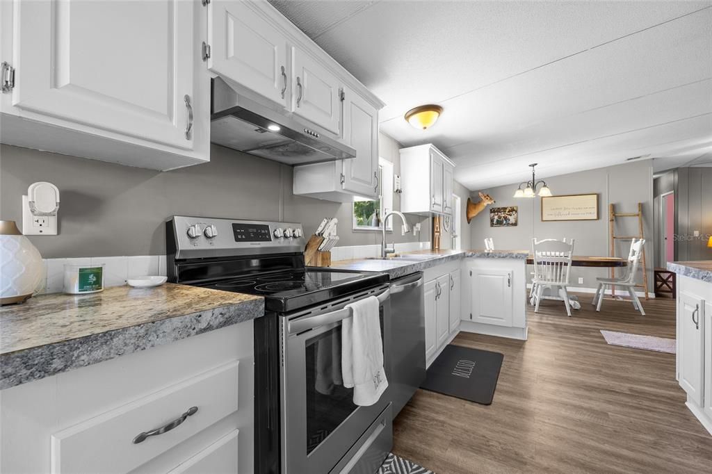 For Sale: $399,000 (3 beds, 2 baths, 1296 Square Feet)