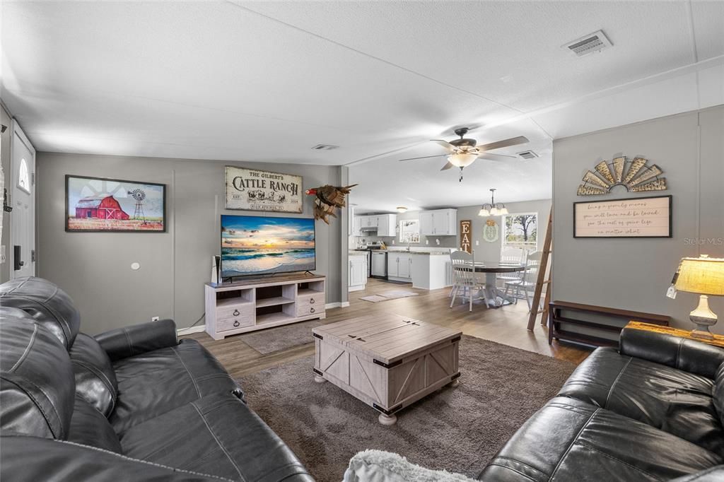 For Sale: $399,000 (3 beds, 2 baths, 1296 Square Feet)