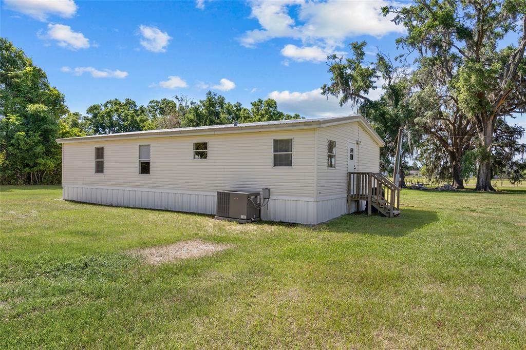 For Sale: $399,000 (3 beds, 2 baths, 1296 Square Feet)