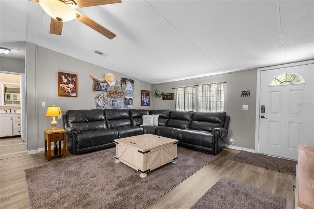 For Sale: $399,000 (3 beds, 2 baths, 1296 Square Feet)