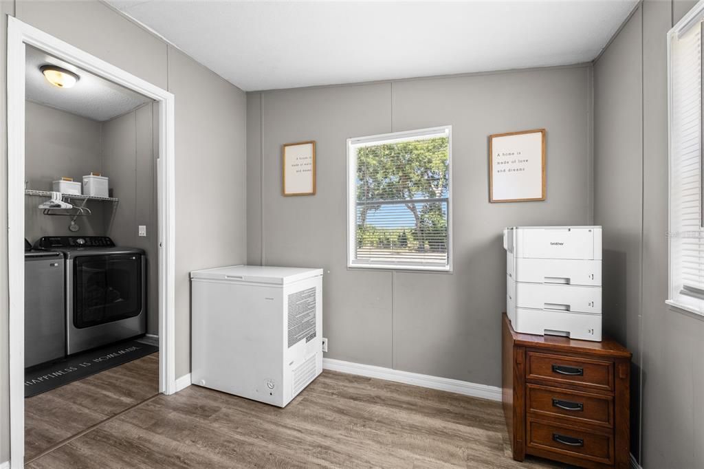 For Sale: $399,000 (3 beds, 2 baths, 1296 Square Feet)