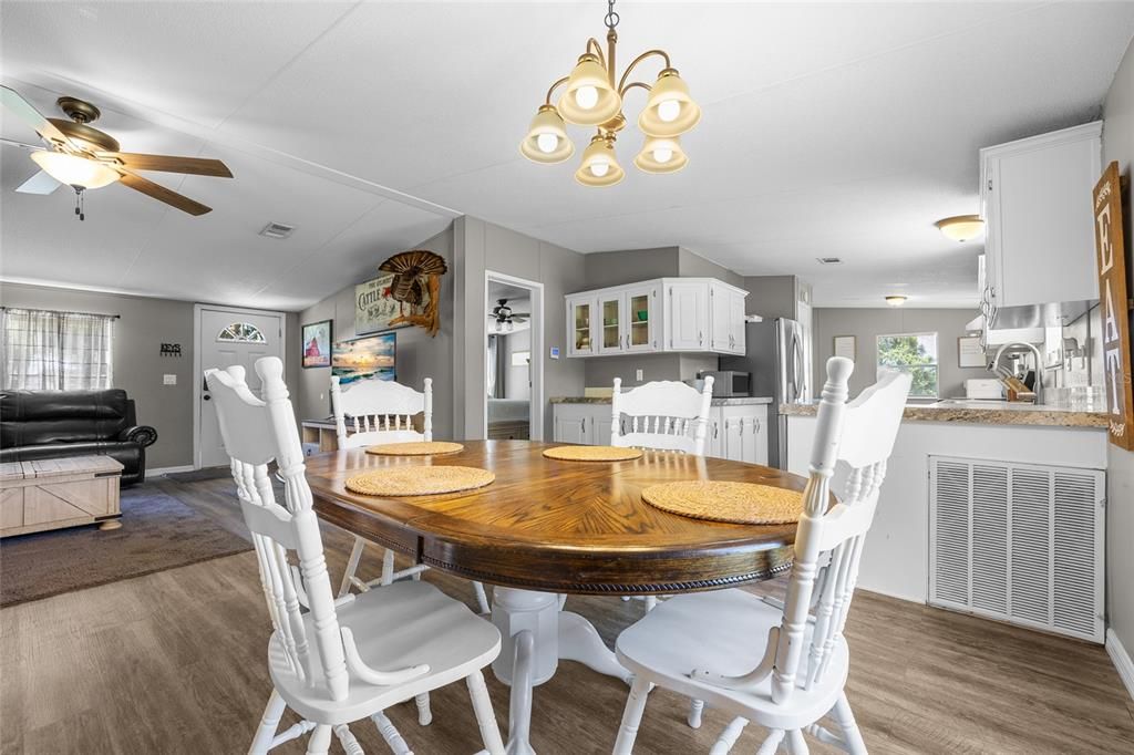 For Sale: $399,000 (3 beds, 2 baths, 1296 Square Feet)