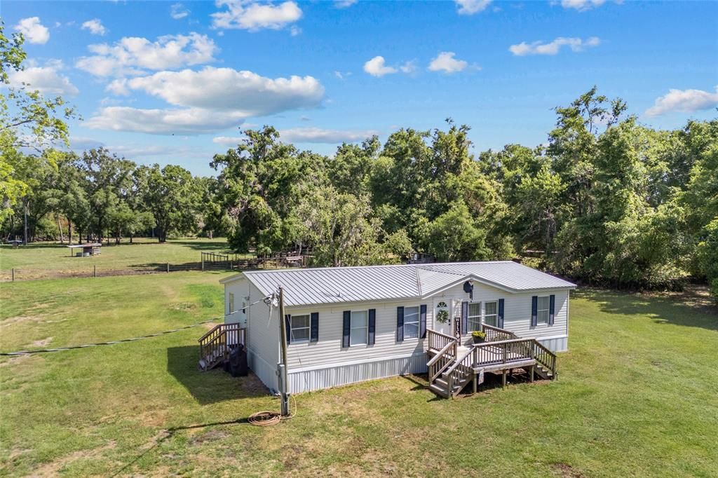 For Sale: $399,000 (3 beds, 2 baths, 1296 Square Feet)