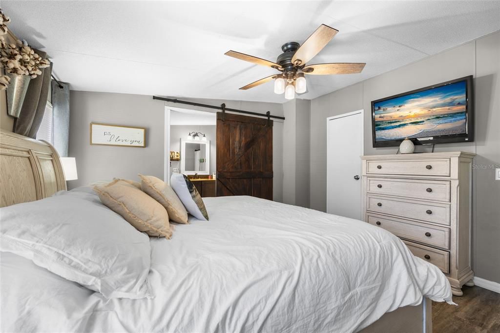 For Sale: $399,000 (3 beds, 2 baths, 1296 Square Feet)
