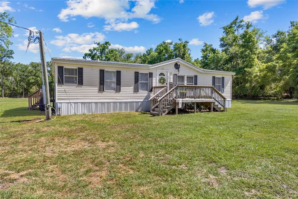 For Sale: $399,000 (3 beds, 2 baths, 1296 Square Feet)