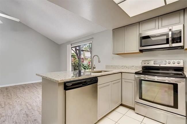 For Rent: $2,499 (2 beds, 2 baths, 1087 Square Feet)