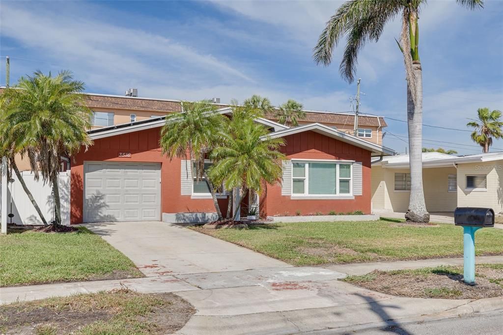 For Sale: $599,000 (2 beds, 2 baths, 1012 Square Feet)