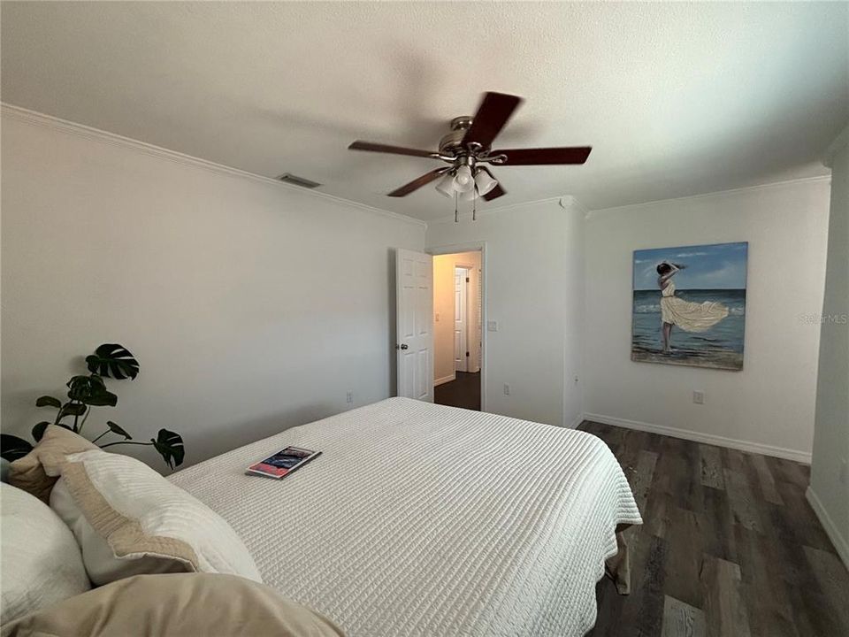 For Sale: $599,000 (2 beds, 2 baths, 1012 Square Feet)