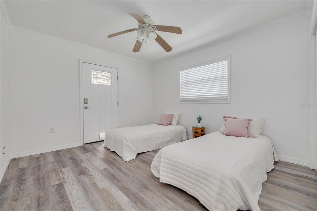 For Sale: $599,000 (2 beds, 2 baths, 1012 Square Feet)