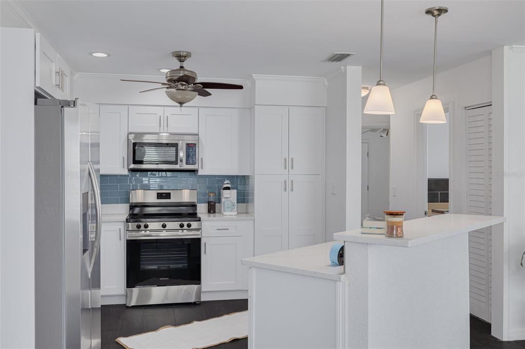 For Sale: $599,000 (2 beds, 2 baths, 1012 Square Feet)