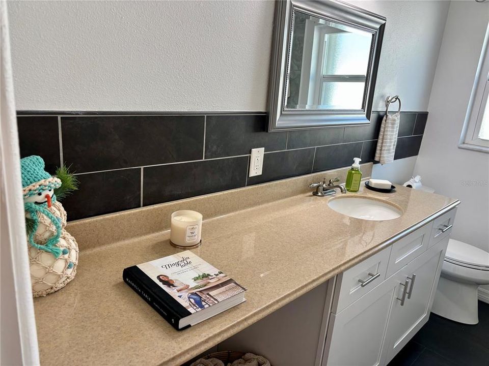 For Sale: $599,000 (2 beds, 2 baths, 1012 Square Feet)