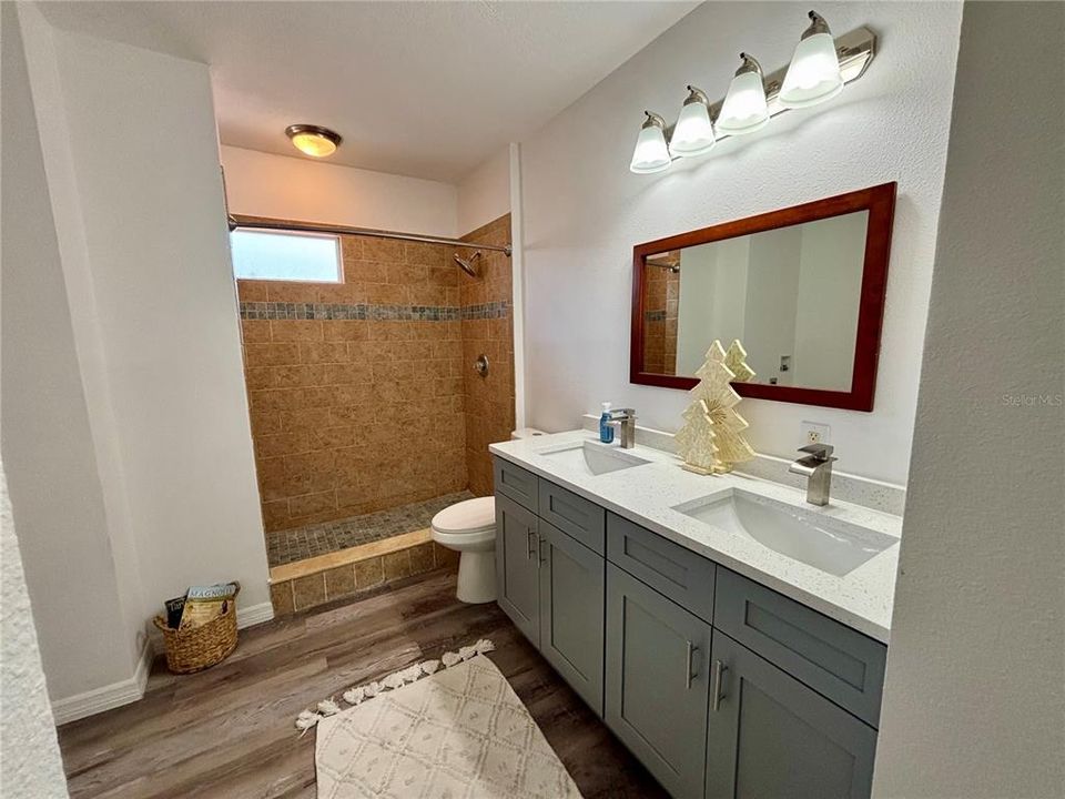 For Sale: $599,000 (2 beds, 2 baths, 1012 Square Feet)