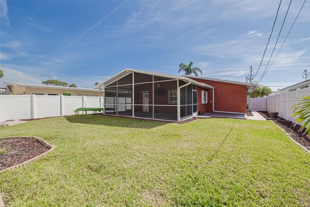 For Sale: $599,000 (2 beds, 2 baths, 1012 Square Feet)