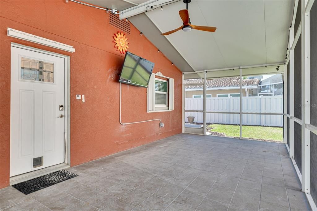 For Sale: $599,000 (2 beds, 2 baths, 1012 Square Feet)