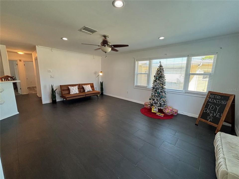 For Sale: $599,000 (2 beds, 2 baths, 1012 Square Feet)