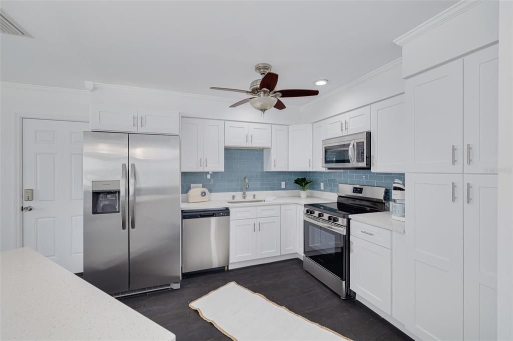 For Sale: $599,000 (2 beds, 2 baths, 1012 Square Feet)