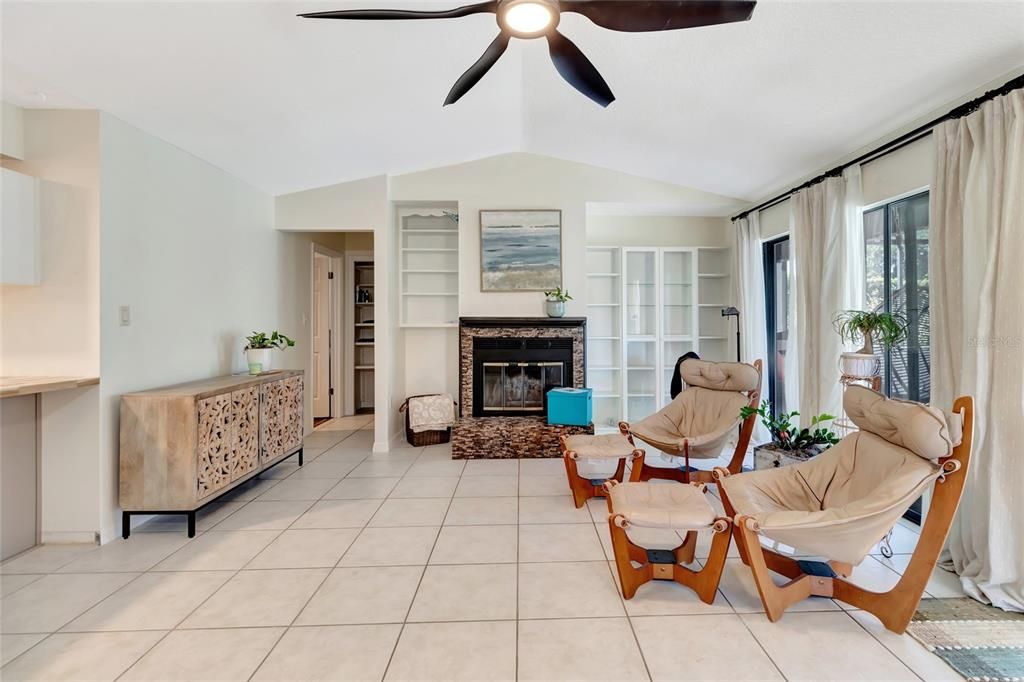 待售: $239,000 (2 贝兹, 2 浴室, 1177 平方英尺)