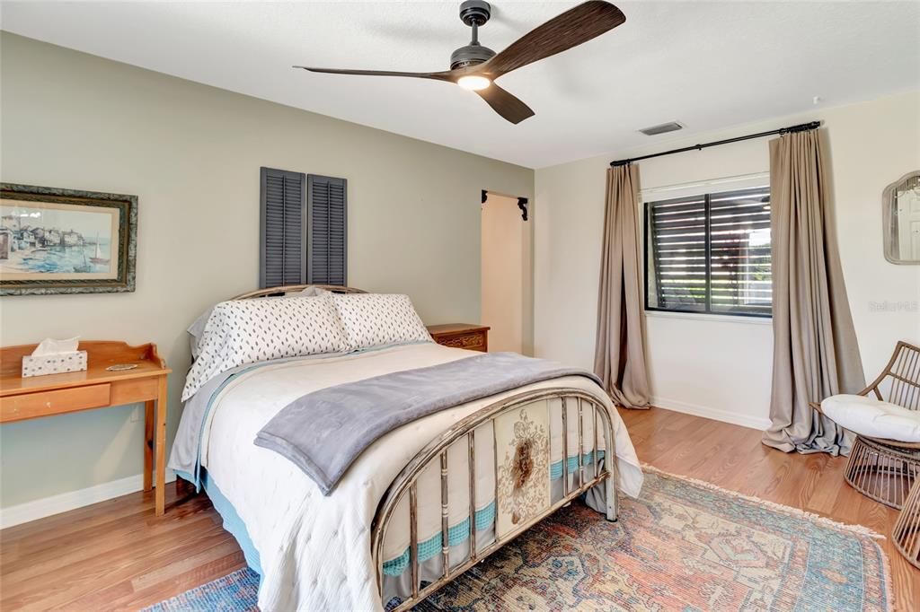 待售: $239,000 (2 贝兹, 2 浴室, 1177 平方英尺)