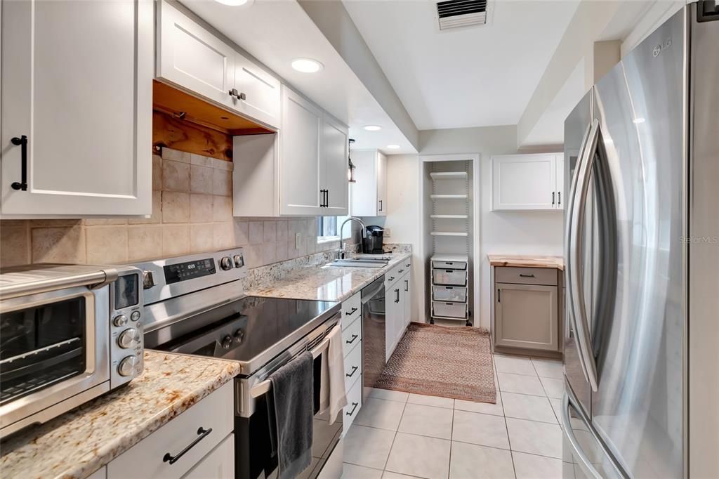 待售: $239,000 (2 贝兹, 2 浴室, 1177 平方英尺)