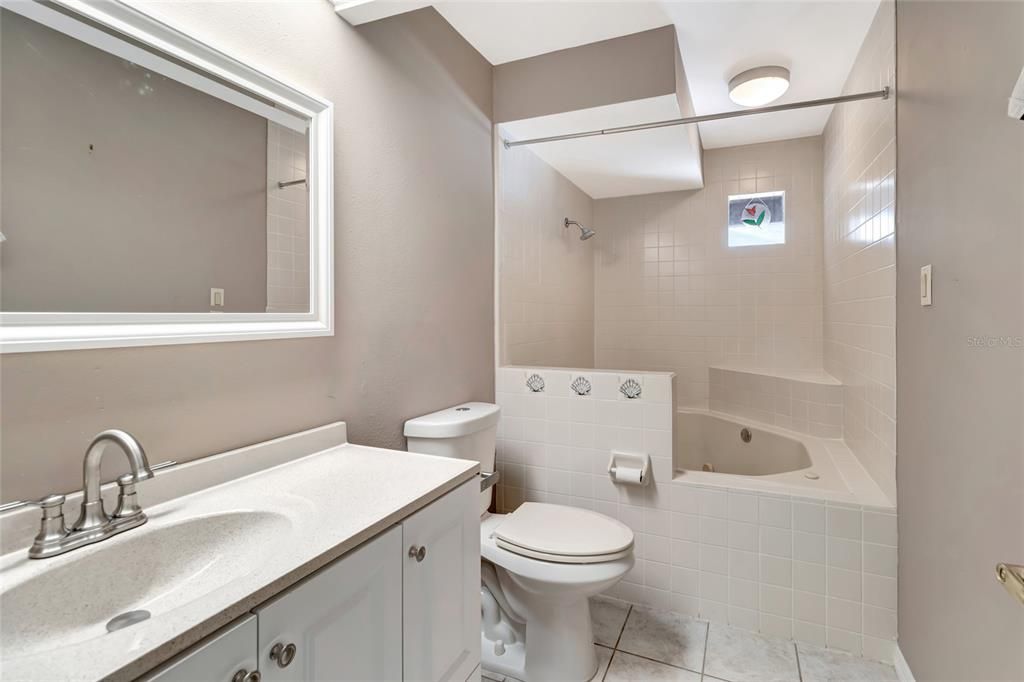 待售: $239,000 (2 贝兹, 2 浴室, 1177 平方英尺)