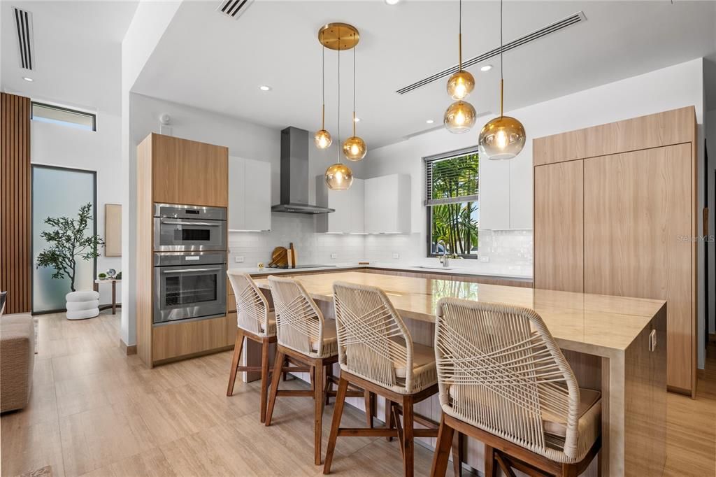 待售: $5,699,000 (3 贝兹, 3 浴室, 2400 平方英尺)