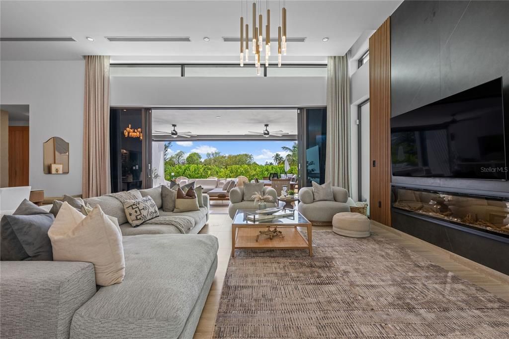 待售: $5,699,000 (3 贝兹, 3 浴室, 2400 平方英尺)