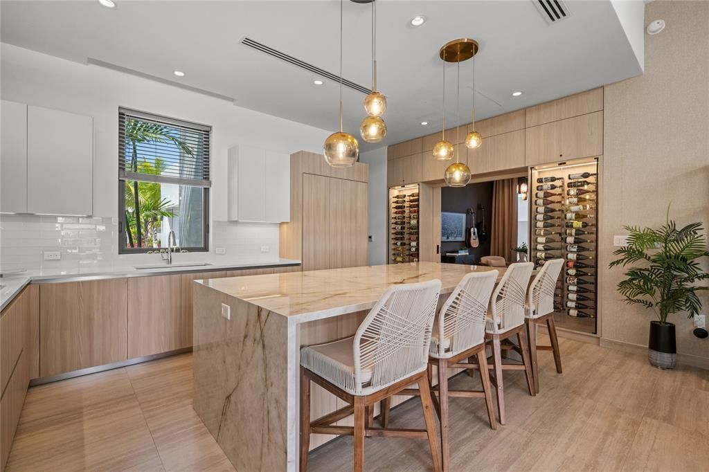 待售: $5,699,000 (3 贝兹, 3 浴室, 2400 平方英尺)